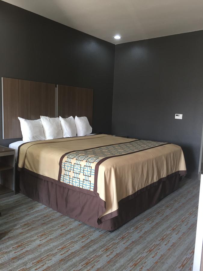 Scottish Inn & Suites - Conroe Zewnętrze zdjęcie